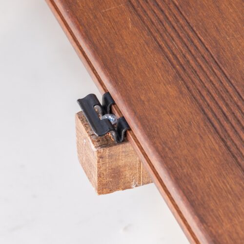 Zwarte montageclips met schroef voor bamboe gevel- en vloerplanken