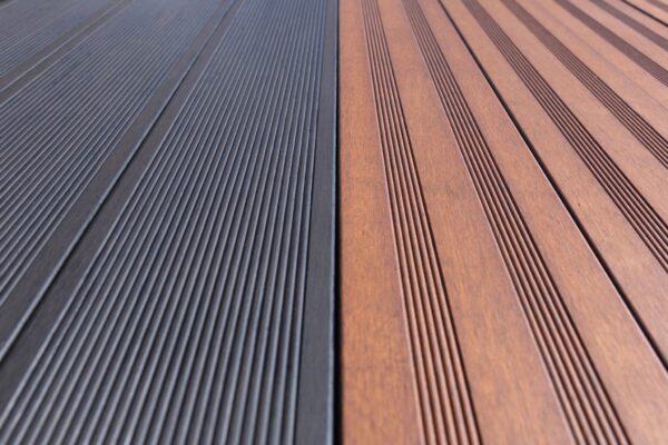 PLNQ - DDT2 - Bamboe vlonderplank (1850x137x20) Donkerkleurig